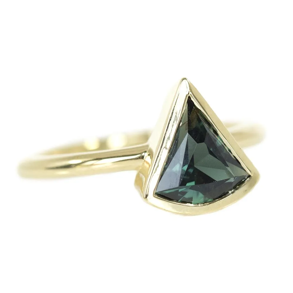 1.35ct Green Fan Sapphire Bezel Set Ring with Curved Diamond Band In 14k Yellow Gold