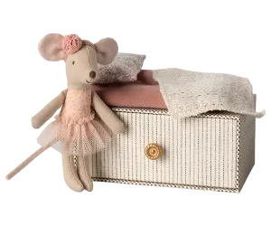 Little Sister Dancing Mouse in Daybed